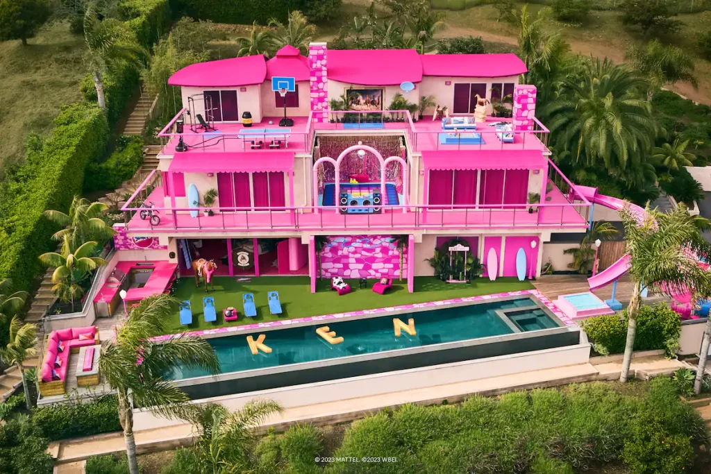 Insolite : cet été, dormez GRATUITEMENT dans la maison de Barbie à Malibu !